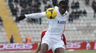 Karabüksporlu Akpala'nın Aşil Tendonu Koptu