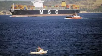 Dev Konteyner Gemisi, Çanakkale Boğazından Geçti