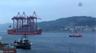Liman vinci taşıyan gemi, Çanakkale Boğazı'ndan geçti -