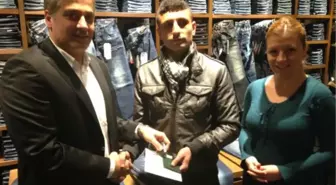 Colın's Jean Fest'ten Range Rover Kazanan Talihli Aracını Teslim Aldı