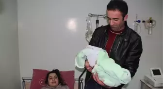 Hakkari'de Yılın İlk Bebeği 'Ebrar' Oldu