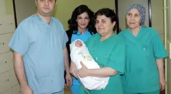 Kahramanmaraş'ta Yeni Yılın İlk Bebeği 'Demet' Oldu