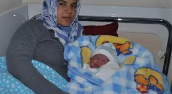 Malatya'da Yeni Yılın İlk Bebeği Enes Oldu