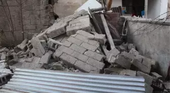 Özel Haber) Suriyeli Ailenin Kaldığı Evin Duvarı Çöktü