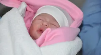 Yılın İlk Bebeği 2 Kilo 900 Gram Doğdu