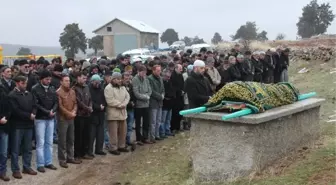 Kocası Tarafından Öldürülen Kadın Toprağa Verildi