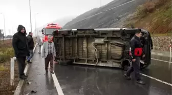 Şereflikoçhisar'da Minibüs Devrildi: 1 Ölü, 10 Yaralı