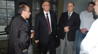 Vali Özçimen, Otomobilin Çarptığı Öğrenciyi Ziyaret Etti