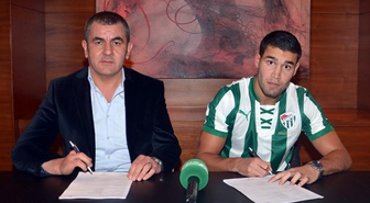 Bursaspor Oğuzhan Aynaoğlu'na İmzayı Attırdı