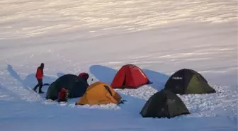 Bursalı Dağcılar Eksi 20 Derecede Şehitleri Andı