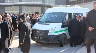 Genç Doktor İçin Hastanede Cenaze Töreni