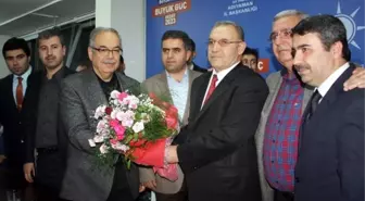 Kırmızı'dan Kutlu'ya Destek