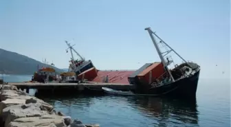 Marmara Denizi'nde Yan Yatan Yük Gemisi