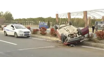 Refüje Çarpan Otomobil Takla Attı: 2 Yaralı