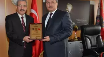 Tekirdağ İl Emniyet Müdürü Emekli Olan Personele Plaket Verdi
