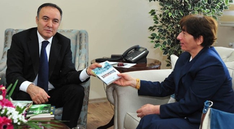 Vali Altıparmak Erzurumlu Yazar Özeren'i Kabul Etti…