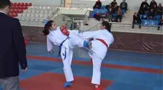 Liseli Tekmeler Şampiyonluk İçin Kalktı