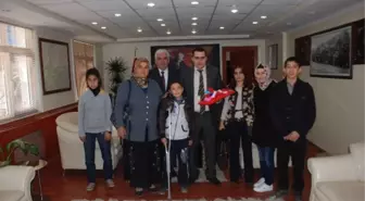 Besni'de Engelli Öğrencilerden Kaymakam Yılmaz'a Ziyaret