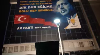 Tartışılan Erdoğan Pankart Kaldırılmadı, Aydınlatıldı