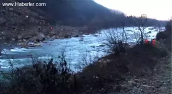 Dereye düşen otomobildeki kişinin kaybolması -