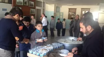 Erenler İmam Hatip Ortaokulunda Kandil Pilavı Dağıtıldı