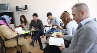 Ko-Mek Kursiyerlerine Okuma Seansları Düzenliyor