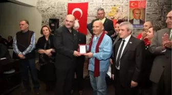 Kartal Esnafından Başkan Öz'e Plaket