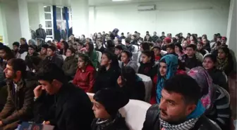 Silvan'da 'Bir İshak Oluyorsun, Bir Cemil' Adlı Oyun Sahnelendi