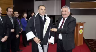 Belediye Başkanı Sadak'a Plaket