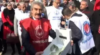 Elazığ'da Memurlar Ayakkabı Kutusunda Bordro Yaktı