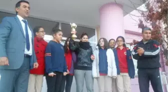 Satranç Turnuvasında 1'nci Oldular