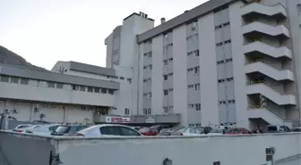 Yoğun Bakımın Kapısını Kırıp Doktora Saldırdı