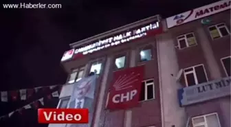 CHP'liler Kendi Binalarını İşgal Etti