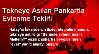 Tekneye Asılan Pankartla Evlenme Teklifi