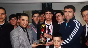 Ahlatlı Öğrencilerin 'Güreş' Başarısı