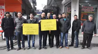 İletişimciler İnternet Kesintisini Protesto Etti