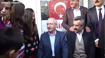 Kılıçdaroğlu, çay ocağında vatandaşlarla sohbet etti -