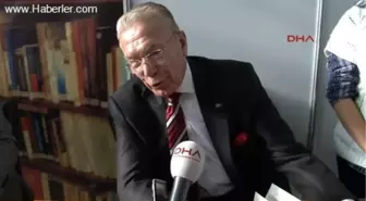 Uğur Dündar, Orhan Baykal'la Birlikte Kitap İmzaladı