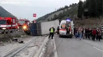 Manisa'da Kamyon, Minibüs ve Otobüse Çarptı: 11 Yaralı