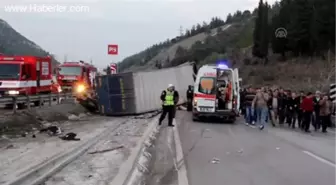 Freni Patlayan Kamyon, Servis Midibüsü ve Otobüse Çarptı: 11 Yaralı