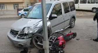 Vezirköprü'de Motosiklet İle Kamyonet Çarpıştı: 1 Yaralı