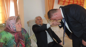 Seçim Çalışmalarına Anne ve Babasının Duasını Alarak Başladı