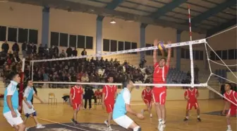 Voleybolun Şampiyonu Çetin Tur Spor Oldu