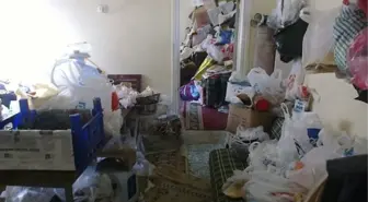 Çöp Evde Yaşayan Çifte Sıcak Yuva