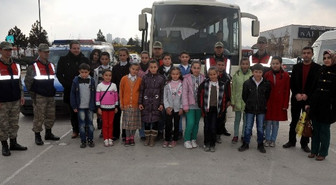 Jandarmadan Öğrencilere 15 Tatil Hediyesi