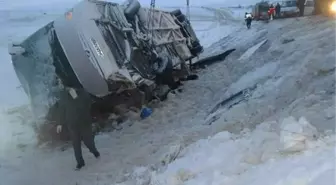 Devrilen Otobüsün Altında Ezilerek Can Vermişler