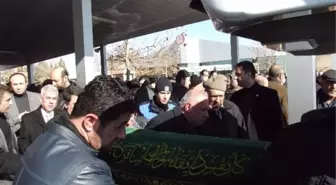 Gazeteci Yazar Vahap Munyar'ın Annesi Toprağa Verildi