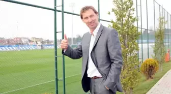 İngiliz Futbolunun Efsane İsmi Tony Adams, Kasımpaşa'yı Ziyaret Etti