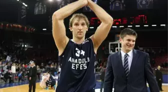 Anadolu Efes - Milano: 61-60