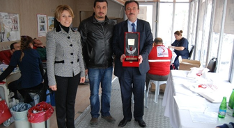 Kızılaydan Bağışçılara Madalya